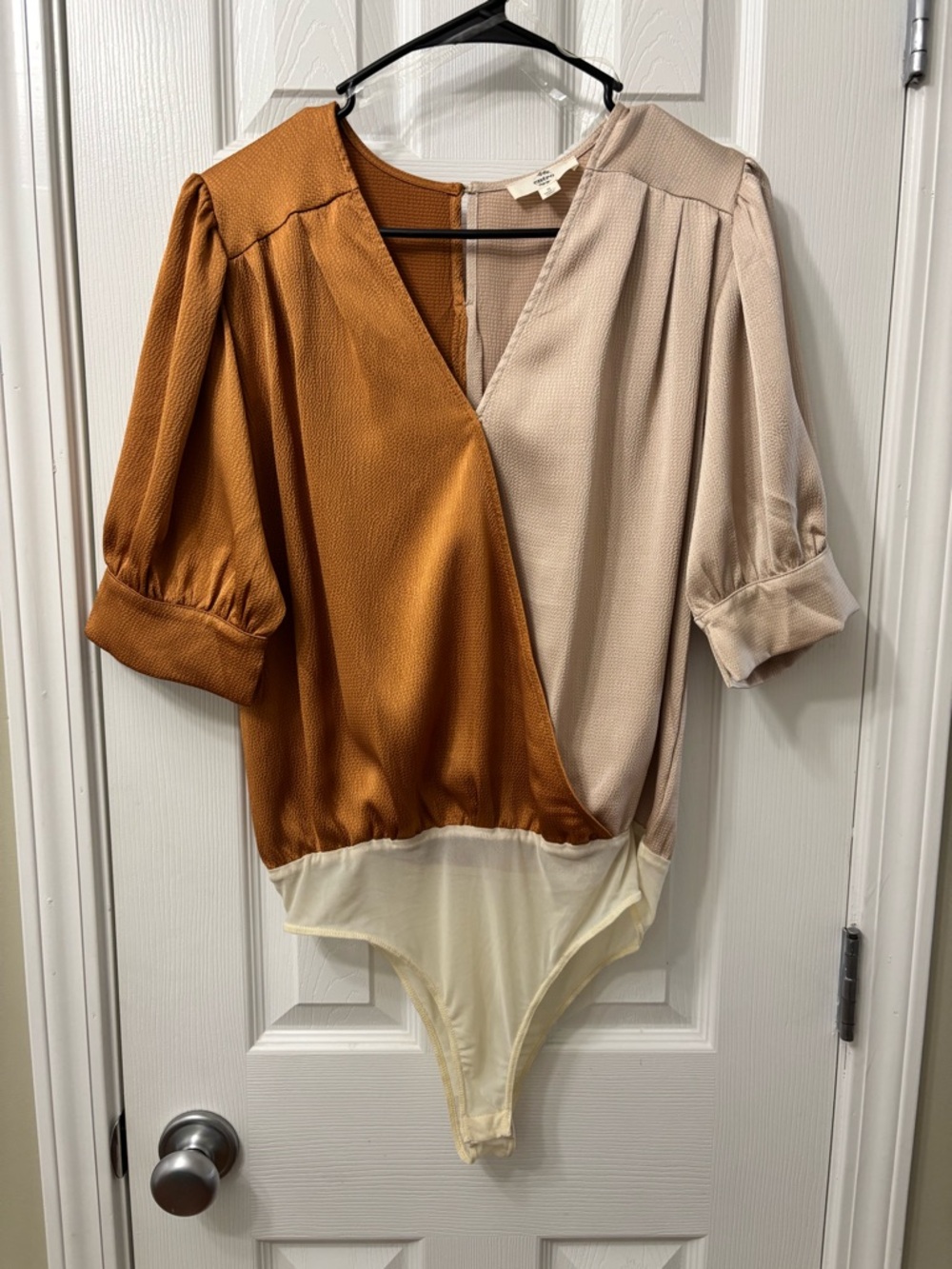 entro Colorblock Wrap Blouse Bodysuit in Rust and Beige Women’s Size Small - Picture 3 of 9